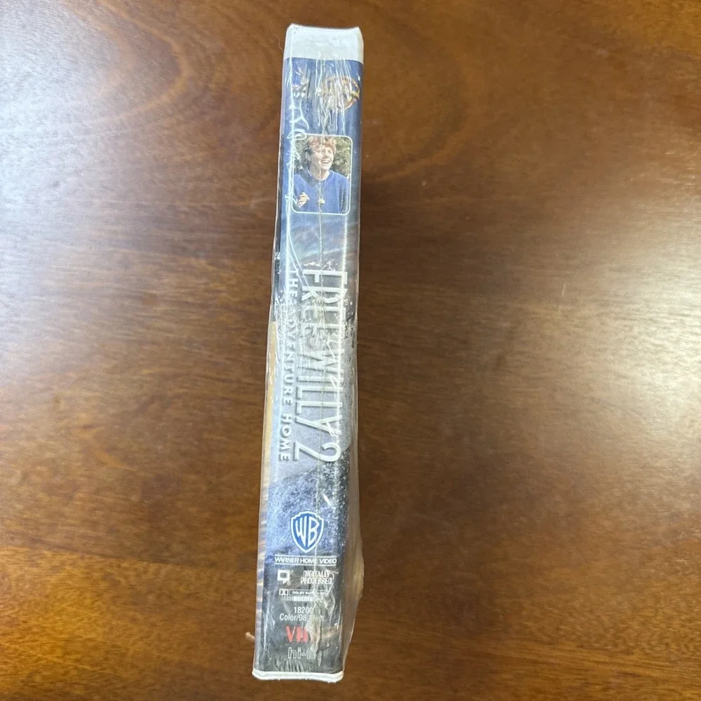 Free Willy 2: Adventure Home - New Sealed! VHS Video Tape Mystical Whale Pendant